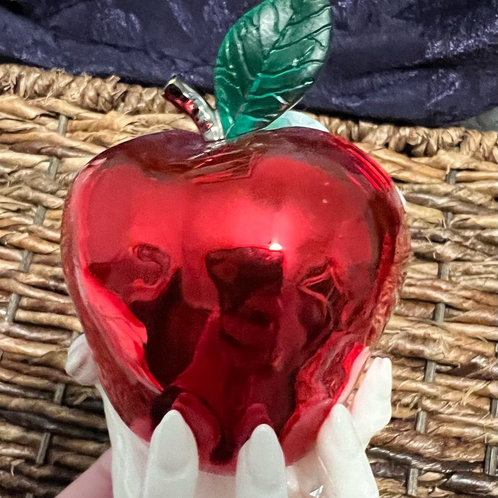 Bath & Bodyworks Evil Apple Nightlight Wallflower 2022 Collection *Rare* NWT - Picture 6 of 7